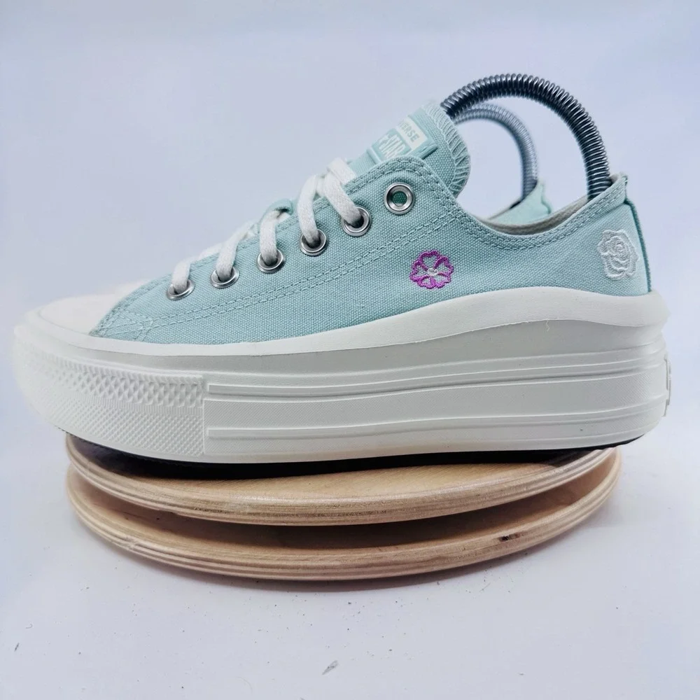Converse Move Lift Platform Low Womens 7.5 embroidered Mint aloe Sneakers